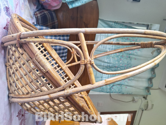 বেতের দোলনা